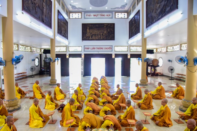 Pratimoksa commandment rite and precept listen at Hoang Phap pagoda